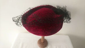 Hat " Woman " 1950/70 - Regine Paris - Red Velvet Mint - Picture 1 of 5