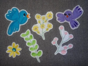 Vogel in vielen Farben und Größen mit Blumen + Zweig  Aufnäher Applikation Patch - Bild 1 von 4