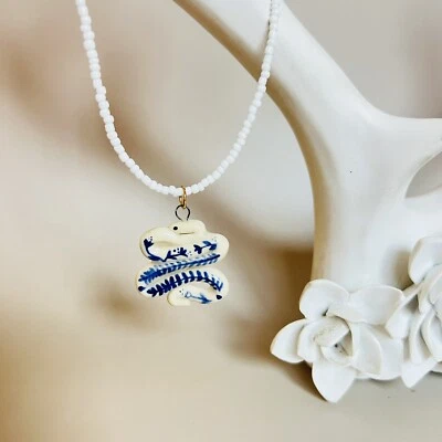 NUEVO CON ETIQUETAS Hecho a Mano Año de la Serpiente Collar Dije Colgante, Porcelana Azul y Blanca Foto 1 de 4