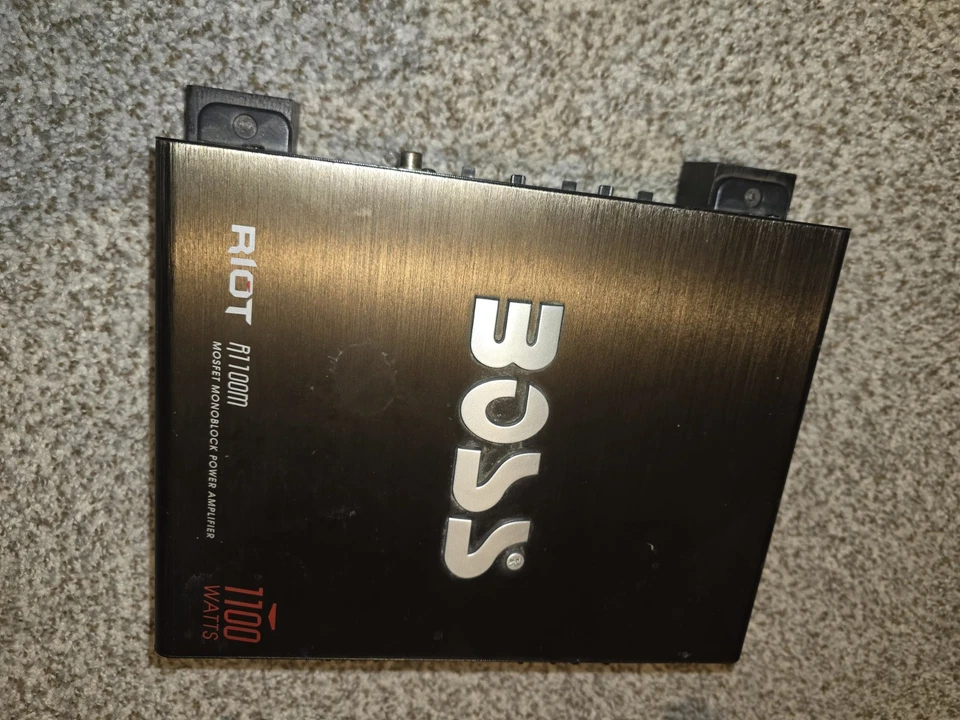 BOSS RIOT 1100W MOSFET Monoblock Car SUBWOOFER Amplifier - Image 1 of 1