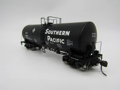 Atlas HO Trinity 17,600 Gallon Corn Syrup Tank Car - SP 67026 - Image 1 of 2