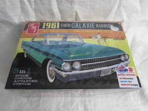 Ford Galaxie 1961 techo rígido plástico modelo kit 1:25 Ertl sellado 3 en 1 #1430 Amt - Imagen 1 de 7