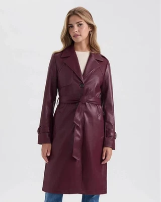 Gabardina de cuero sintético de un solo pecho Ellen Tracy para mujer talla pequeña color vino Foto 1 de 4