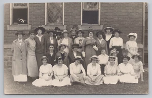 Postcard 1915 RPPC the Daughters of the Christian Church in Hampton, IA. - Picture 1 of 2