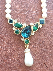 Vtg Unsigned Faux Pearl Necklace w/ Blue Green Rhinestone Drop Needs Repair - Foto 1 di 8