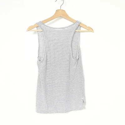 Camiseta sin mangas informal tejida sin mangas a rayas blancas y negras Uniqlo para mujer Foto 1 de 4