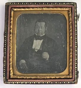 Antiker Daguerreotypie Halbkoffer Viktorianischer Mann Unikat Look Mode Anzug  - Bild 1 von 4