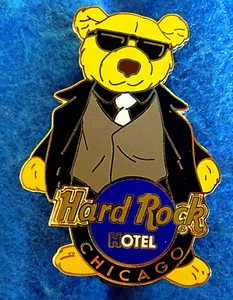 CHICAGO HOTEL GANGSTER BOSS HERRINGTON *SERIE OSO DE PELUCHE* Hard Rock Café PIN LE - Imagen 1 de 1