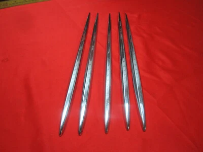 MOLDURA DE LANZA DE PANEL DE CUARTO DE CADILLAC DEVILLE 1958 5X Foto 1 de 4