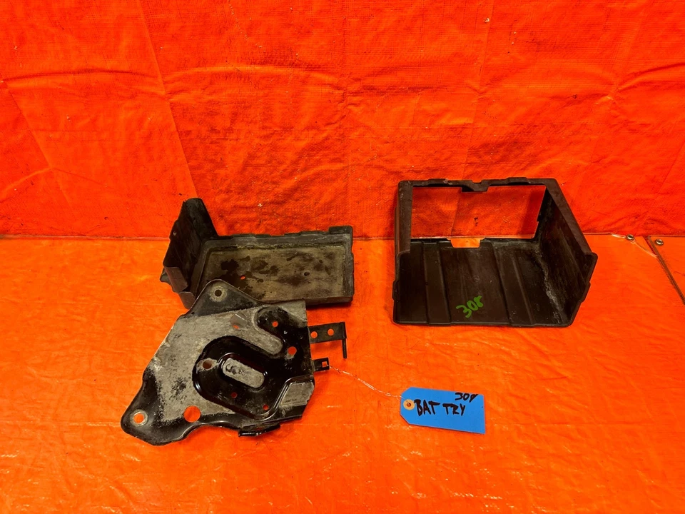 02-05 HONDA CIVIC SI EP3 HATCHBACK BATTERY TRAY MOUNTING BRACKET W/ TIE DOWN 308 - Image 1 of 4