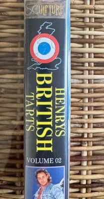 VHS Film-Klassiker HENRYS Britische Törtchen, 1996, Volume 02, Neuwertig, Rar - Bild 1 von 4