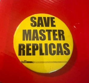 Guardar Réplicas Maestras Star Wars 2.5" Botón Pin-back RARO GENIAL TRISTE - Imagen 1 de 2