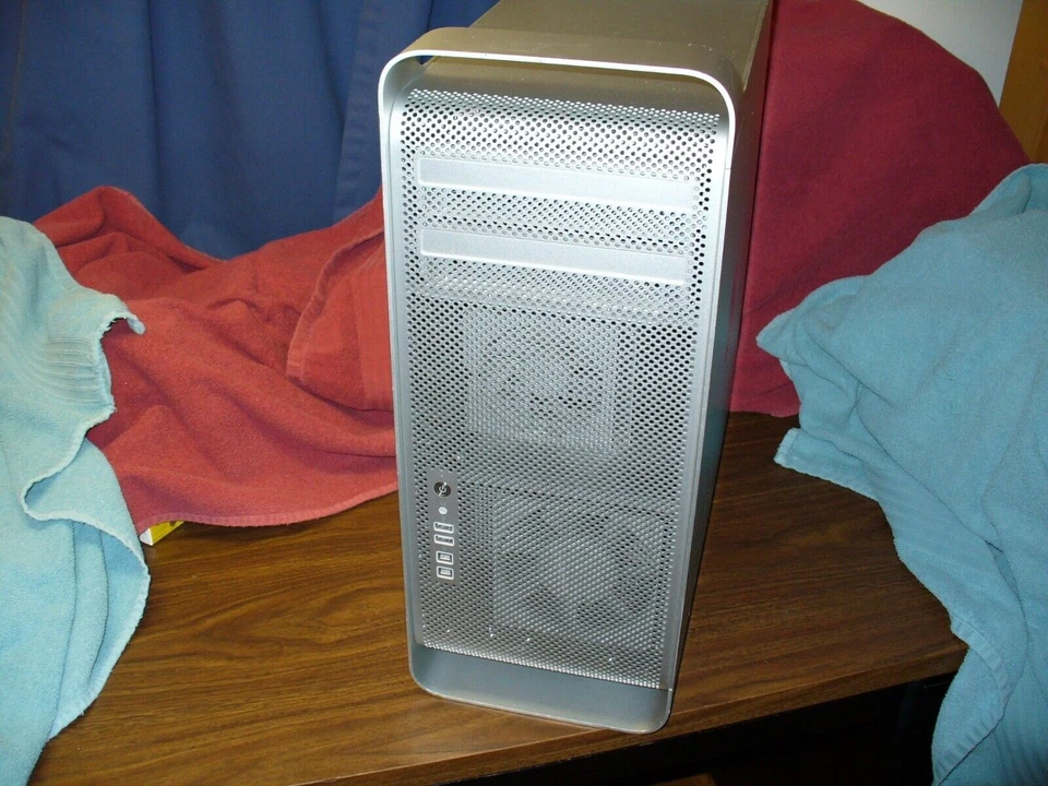 2010 Mac Pro 500GB SSD - OS 10.9.5 & w/Music & Design apps installed - Pro Tools - Image 1 of 4