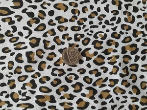 Tela/material de polialgodón diseño estampado de leopardo bebé - 1 metro completo - Imagen 1 de 2