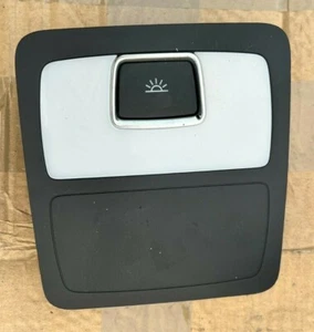 Fanale sedile posteriore Audi Q7 4L0947164A per veicoli con tetto panoramico USATO - Foto 1 di 2