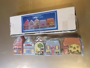 Holz Dorf Haus von Lloyd Lager 290945 - Mini Geschäfte Zoohandlung Bäckerei Friseur - Bild 1 von 1