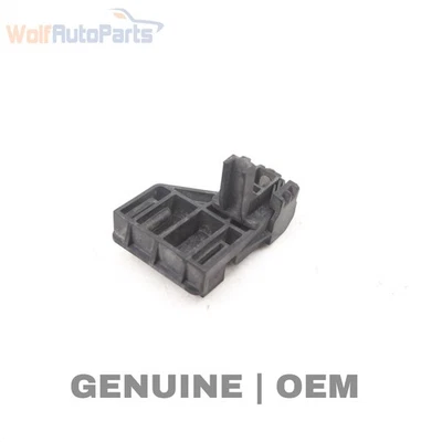 2013-2015 BMW ALPINA B7L XDRIVE - AIR DUCT Support Mount Bracket 7273392 - Image 1 of 4