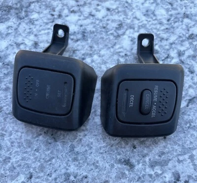 04-09 DODGE DAKOTA STEERING WHEEL CRUISE CONTROL SWITCH OEM 56049378AC56049379AB Foto 1 de 4