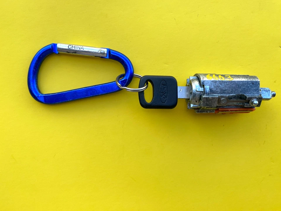 2005-2014 FORD E-350 SD IGNITION SWITCH CYLINDER W/ KEY OEM 1L3Z-11582-A - Image 1 of 4