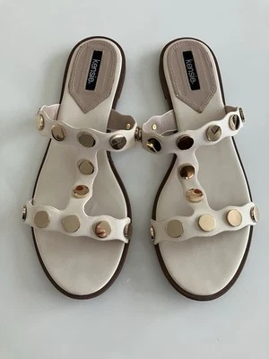Sandalia plana KENSIE 11 marfil neutro crema blanco roto oro tachonado 11 M 🌟USADA EN EXCELENTE ESTADO Foto 1 de 4