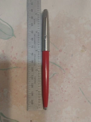 Bolígrafo Parker 45 tapa cromada y barril de plástico rojo hecho en EE. UU. Foto 1 de 4