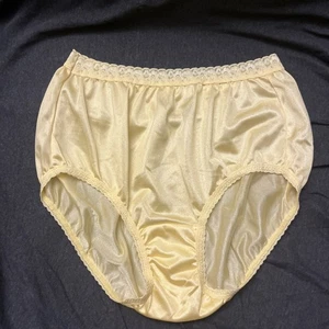 Bragas cortas vintage HANES 100 % nylon talla 7 con encaje amarillo sedoso brillante - Imagen 1 de 9