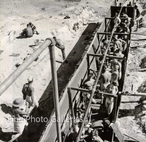 1944 U.S. NAVY Male Nude Sailors Shower WWII Engebi Island - WAYNE MILLER Photo - Picture 1 of 2