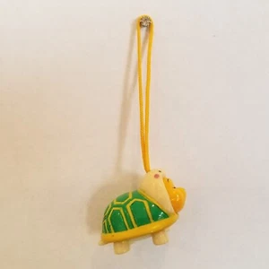 Figurines Disney Winnie l'ourson Peek a Pooh série 4 téléphone charme tortue - Photo 1 sur 4