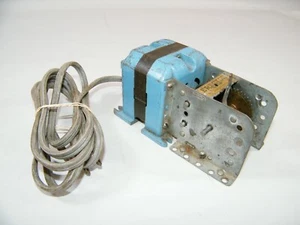 GILBERT A49 MOTOR AND GEAR BOX FOR ERECTOR SET, HAS BEEN TESTED AND WORKS #1 - Picture 1 of 12