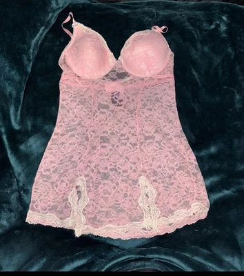 Chemise de encaje rubor Native Intimates 38D | Lencería floral rosa sin cordones con aros Foto 1 de 4