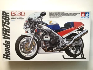 TAMIYA #14057 - HONDA VFR750R RC30 1/12 SCALE - NEW SEALED - Picture 1 of 6