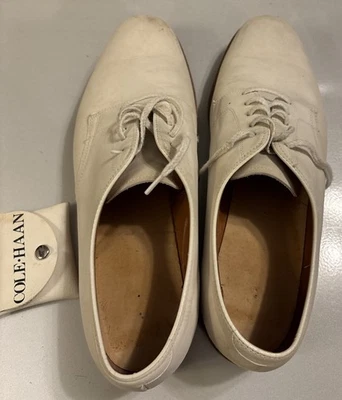 Zapatos Buck COLE-HAAN Blancos Talla 11 D/B Gamuza Incluye Bolso Buck (faltan plantillas) Foto 1 de 4