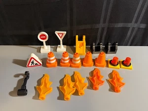 Lego Duplo 19 Stück Bulk Lot Verkehrszeichen Kegel Flammen Zug City Bau - Bild 1 von 7