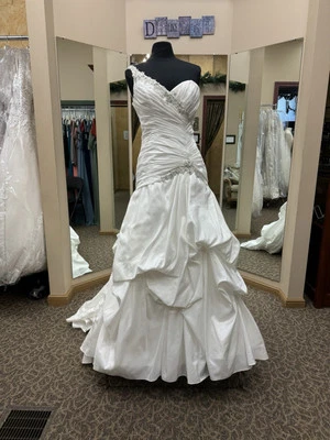 Vestido de novia Alyce Designs 7837 talla 10 línea A tafetán con pastillas Foto 1 de 4