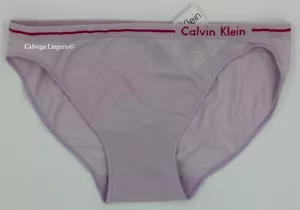 Bikini Calvin Klein D2221 a vita bassa in nylon senza cuciture nuovo con etichette, lilla/rosa caldo (V06), M - Foto 1 di 4