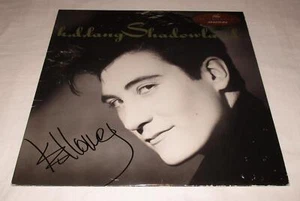 K.D. LANG SIGNIERTE SHADOWLAND VINYL-SCHALLPLATTE JSA - Bild 1 von 3