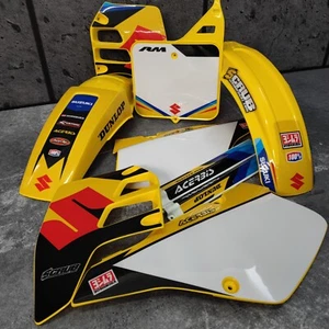 Plásticos + Gráficos Suzuki 1989 1990 1991 1992 RM125 RM250 calcomanías montadas pegatina - Imagen 1 de 8