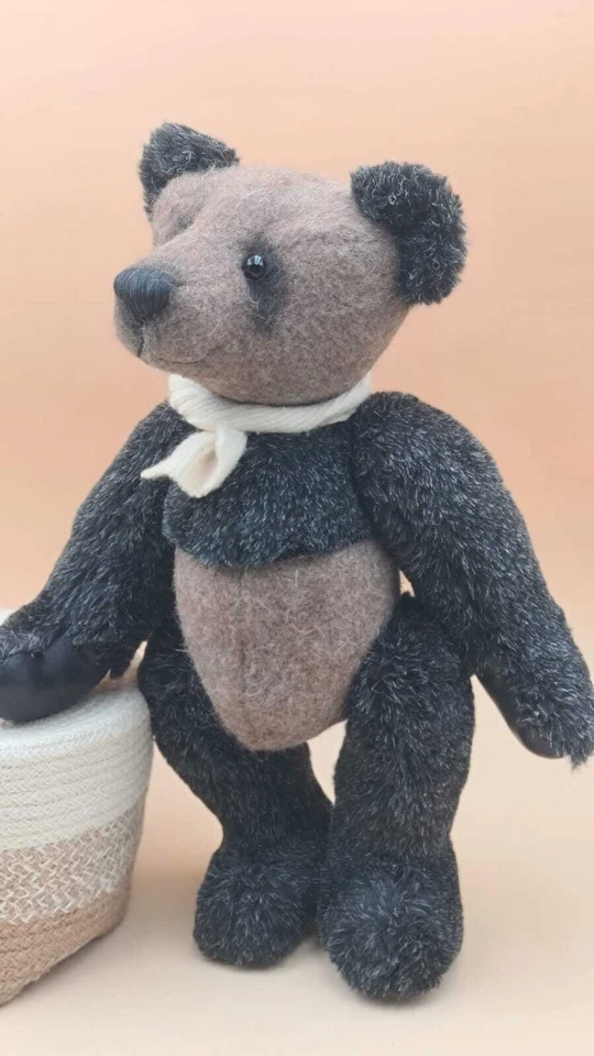 2/4 Madeleine Herzig Künstlerbär / Unikat / Teddybär / Plüschtiere/ Bär Schweiz - Bild 1 von 4