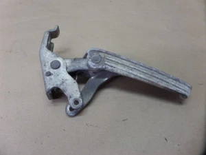 2013 VESPA GTS 300 SUPER REAR FOOT PEG WITH MOUNT - Imagen 1 de 4