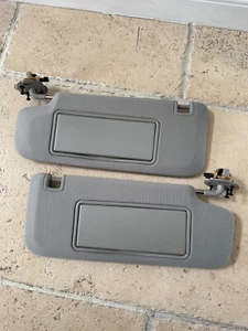 Paire de pare-soleil gris Chevrolet Malibu 2007 à 2010 NEUF OEM - Photo 1/6