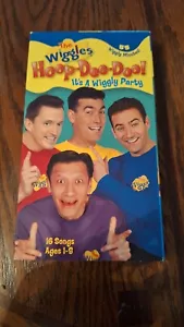 THE WIGGLES HOOP-DEE-DOO! It's a Wiggly Party Vhs Video Tape 16 Songs Music 2003 - Picture 1 of 6