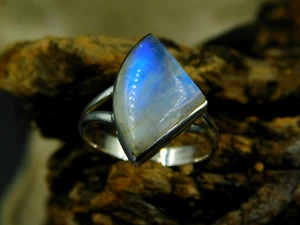 Triangle Healing 925 Solid Silver Ring Flashy Rainbow Moonstone Ring Size US"8 - Picture 1 of 6