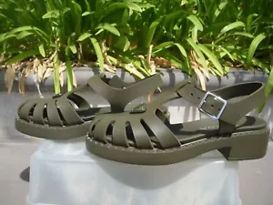 Sandalo Prada verde militare gabbia morbida logo gomma EU38 soletta 9 3/4" lg prezzo al dettaglio al dettaglio $850 - Foto 1 di 24