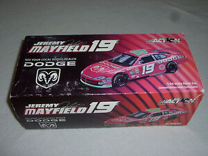 NEW IN BOX ACTION CAR JEREMY MAYFIELD 19 DODGE 2002 INTREPID MAC TOOLS 102526