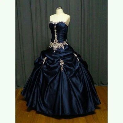 Vestidos de novia góticos de satén fruncidos dorados con apliques de encaje vestidos de novia Foto 1 de 4