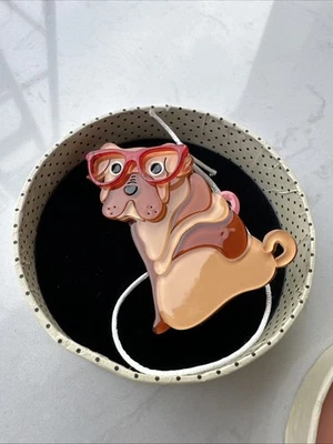 Broche de perro marrón raro Erswilder Shi-Ping the Shar Pei prendedor Australia Foto 1 de 3