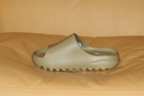 ADIDAS Taglia 7 Yeezy Slide 'Resina' 2021