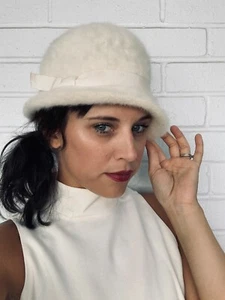 1960s Vintage Hat S Ivory White Fuzzy Angora Wool Fur Fitted Cloche Style Retro - Picture 1 of 10