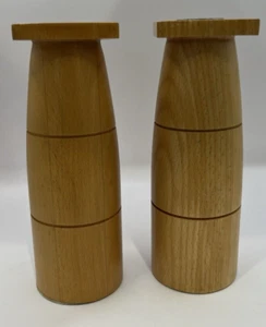 Juego moderno de postes portavelas candelabros de madera Michael Graves 6,5" - Imagen 1 de 10