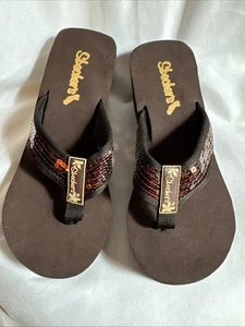 Sandalias Skechers para mujer Cali marrón cuña tanga lentejuelas brillantes nuevas sin etiquetas - Imagen 1 de 7